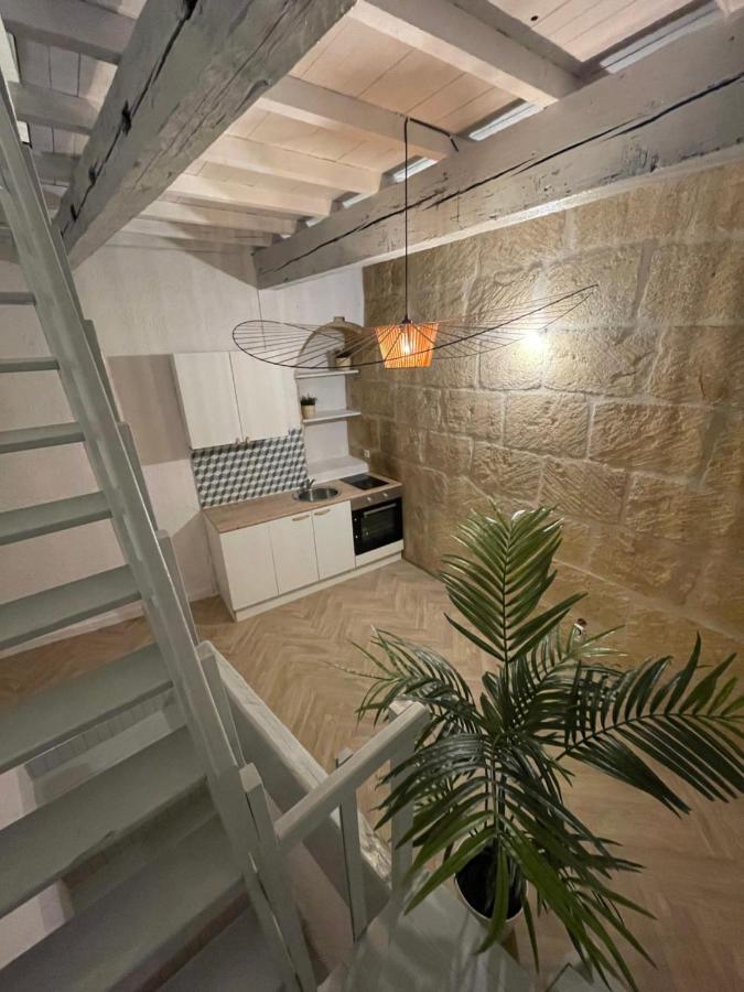 Greenery Apartment Meynes Luaran gambar