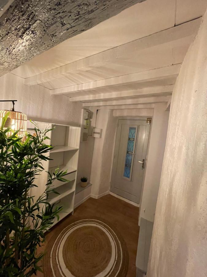 Greenery Apartment Meynes Luaran gambar